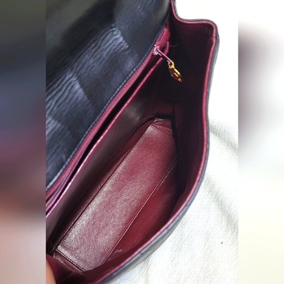 Auth💞 Vintage Quilted Chanel  Chain Handbag In Black - Picture 11 of 16